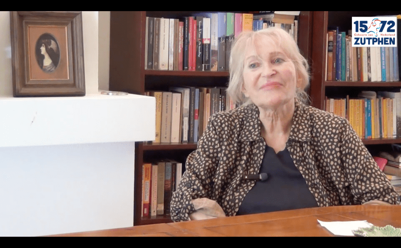 Tessa de Loo: ‘We zijn niets meer dan een speelbal van de&nbsp;geschiedenis’