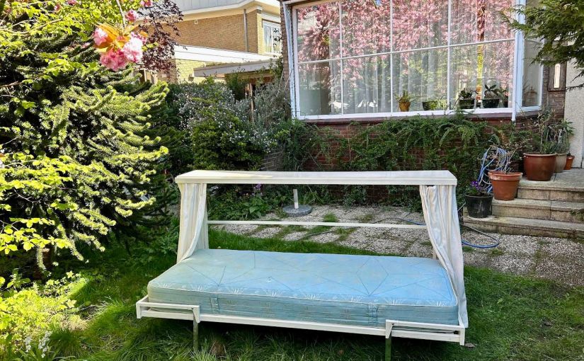Bieden: het opklapbed van Arnon Grunberg (startbod&nbsp;€3500)